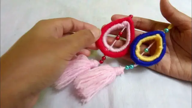 Video thumbnail for woolen craft ideas || Amazing Woolen Flower Craft Ideas || Newspaper craft