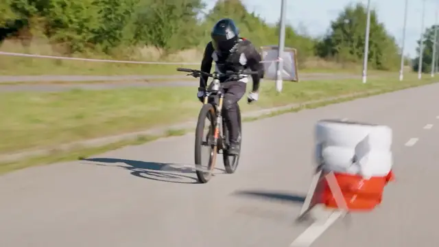 Video thumbnail for Fastest cycling speed (no hands)  119.84 km/h (74.46 mph) by Marcin Nowak
