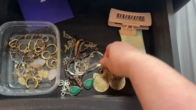 Video thumbnail for The genius NEW reason everyone's thrifting picture frames!