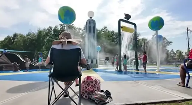 Video thumbnail for Splash pads and movie theaters: How New Jersey is staying cool during dangerous, extreme heat