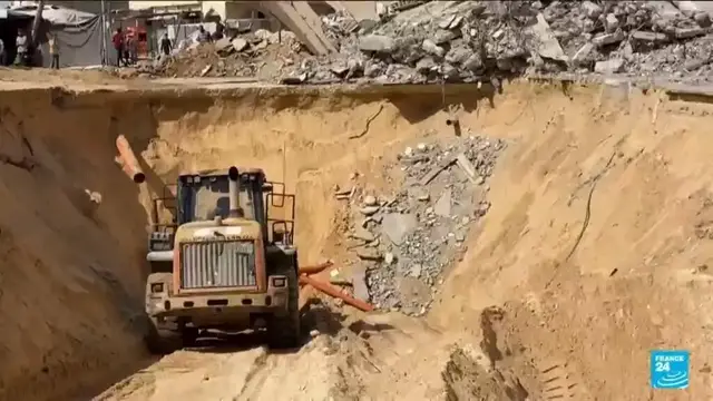 'Video thumbnail for Gaza: Palestinian teams dig in search of the bodies of Israeli hostages'