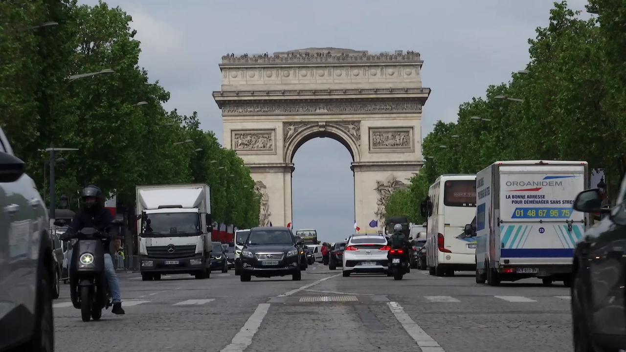 Video thumbnail for France: Paris tightens security on Champs-Elysees ahead of Champions League, VE Day.