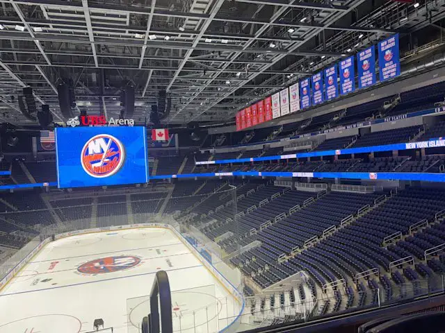 Video thumbnail for Islanders home opener brings new season, new eats and giving back
