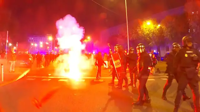 Video thumbnail for Riot police deployed in Madrid as protests erupt over deadly train crash