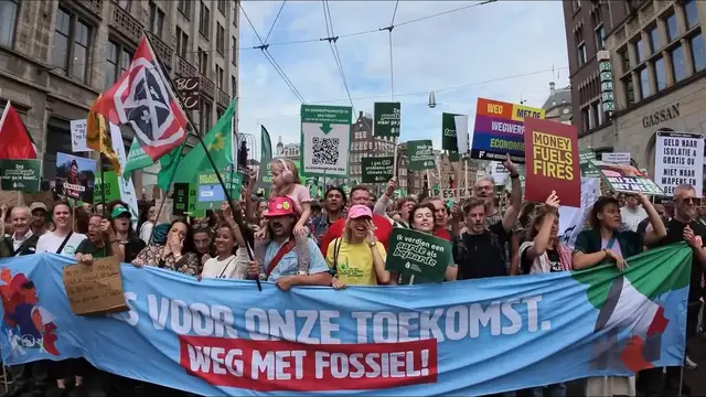 Video thumbnail for Caribbean Netherlands: Thousands rally in Amsterdam over climate change.