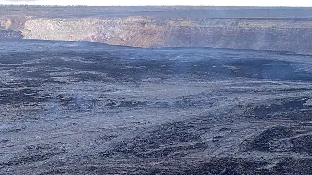 Video thumbnail for US: Kilauea Lava Fountains Erupt For Eight Hours In Hawaii.