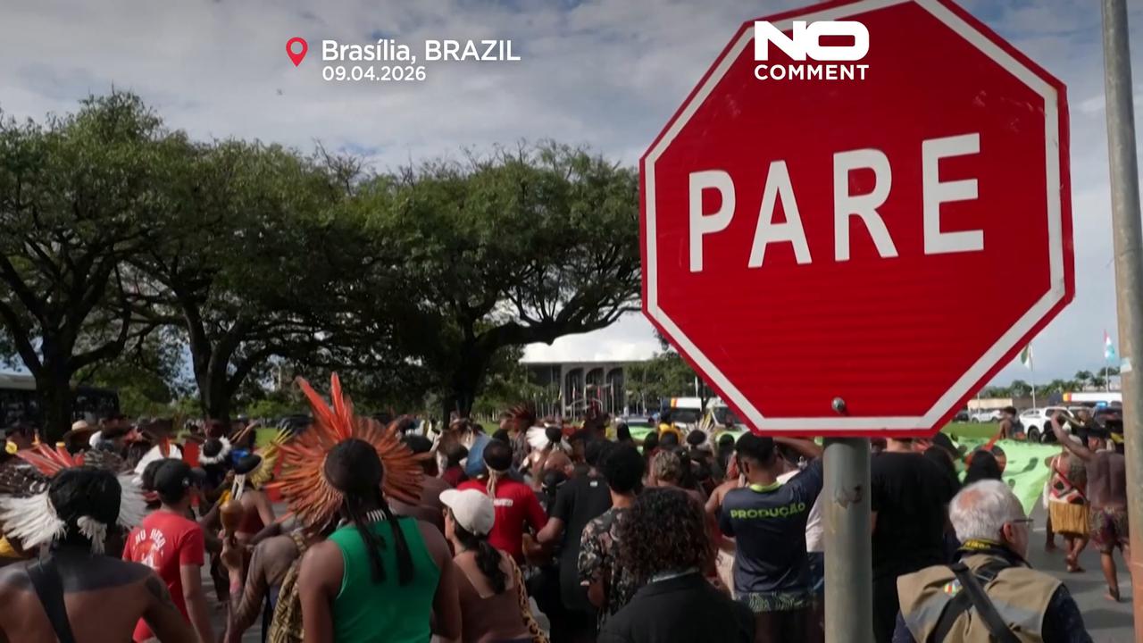 Video thumbnail for Brazil: Indigenous marches in Brasília enter third day over land rights