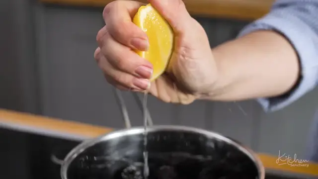 Video thumbnail for Mason Jar Cheesecake (1080p 24fps H264 128kbit AAC)