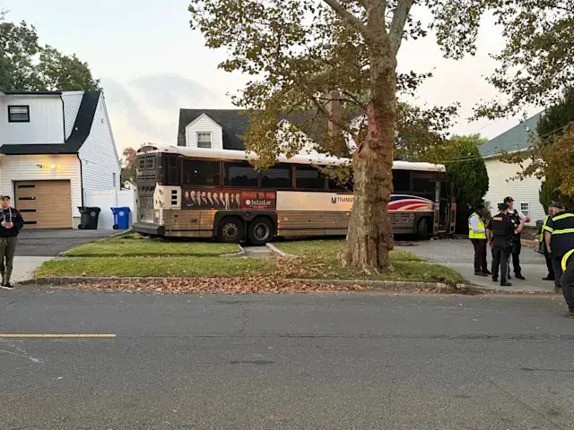 Video thumbnail for NJ Transit bus crashes into Englewood home