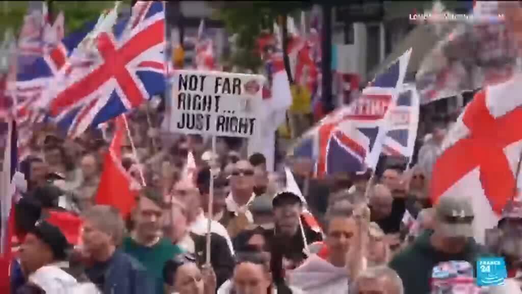 Video thumbnail for UK: Tens of thousands march in London in two separate protests