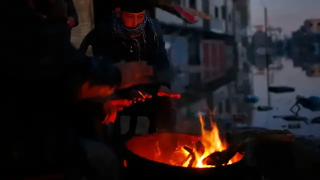 'Video thumbnail for Winter approaches Gaza as returnees struggle to survive the cold'