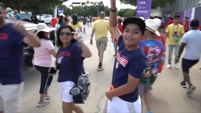 Video thumbnail for US: Egypt fans celebrate World Cup Round of 16 qualification in Dallas.