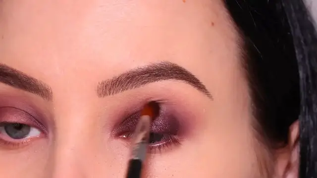 'Video thumbnail for Romantic Smokey Eyes Makeup Tutorial - An Knook'