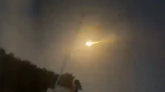 Video thumbnail for Mysterious luminous object burns in the skies above Libya