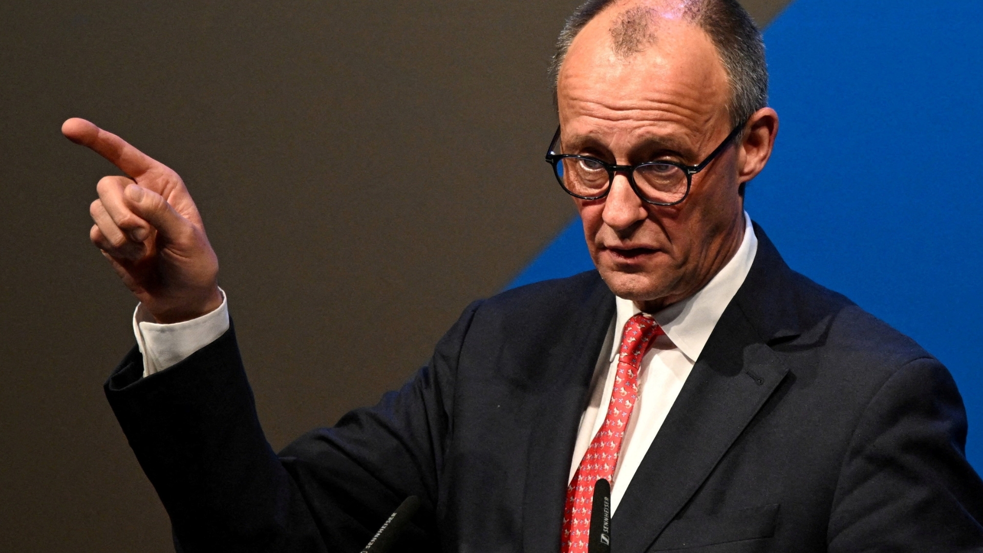 Video thumbnail for German Chancellor heads to China: Friedrich Merz visits with trade delegation