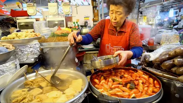'Video thumbnail for KOREAN STREET FOOD - Gwangjang Market Street Food PART 2 | SPICY Korean Food in Seoul South Korea'
