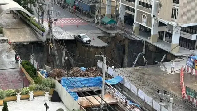 'Video thumbnail for Massive sinkhole swallows road in Bangkok'