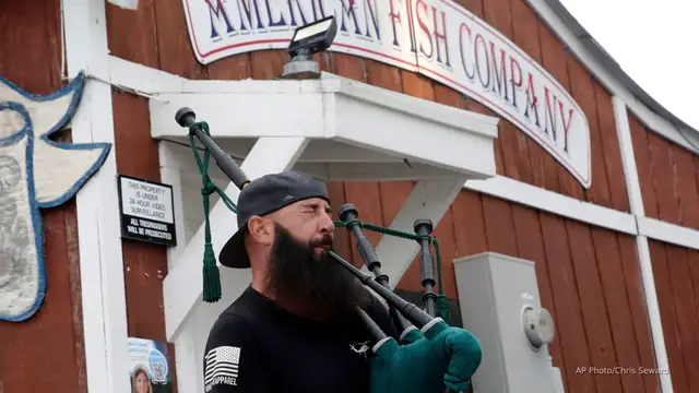 'Video thumbnail for Self-described ‘combat veteran’ kills 3, injures 5 in NC waterfront shooting'