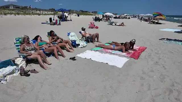 Video thumbnail for Vacationers, shop owners look forward to rare rain-free weekend at the Jersey Shore
