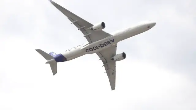 Video thumbnail for UK: Farnborough International Airshow showcases latest aviation technology.