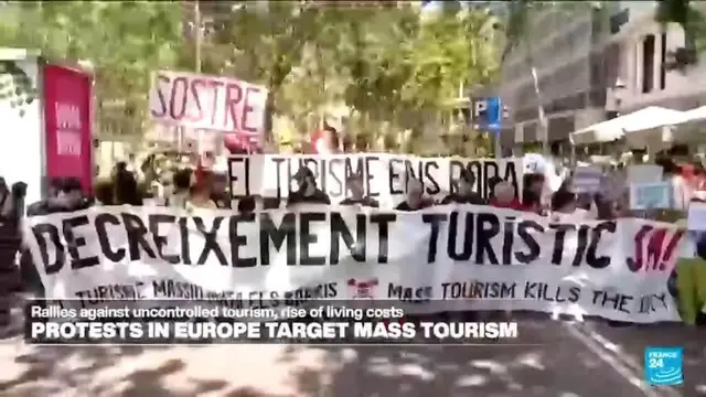 Video thumbnail for Spaniards turn water guns on visitors in Barcelona and Mallorca to protest mass tourism