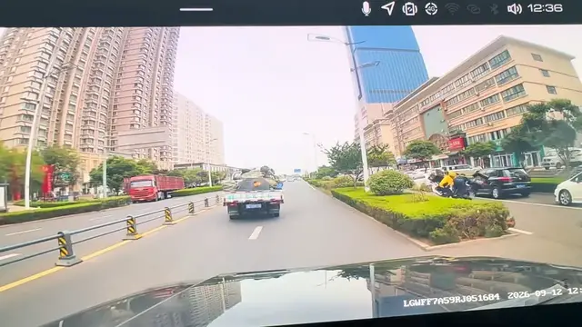 Video thumbnail for Two E-Scooters Collide at Shandong Intersection