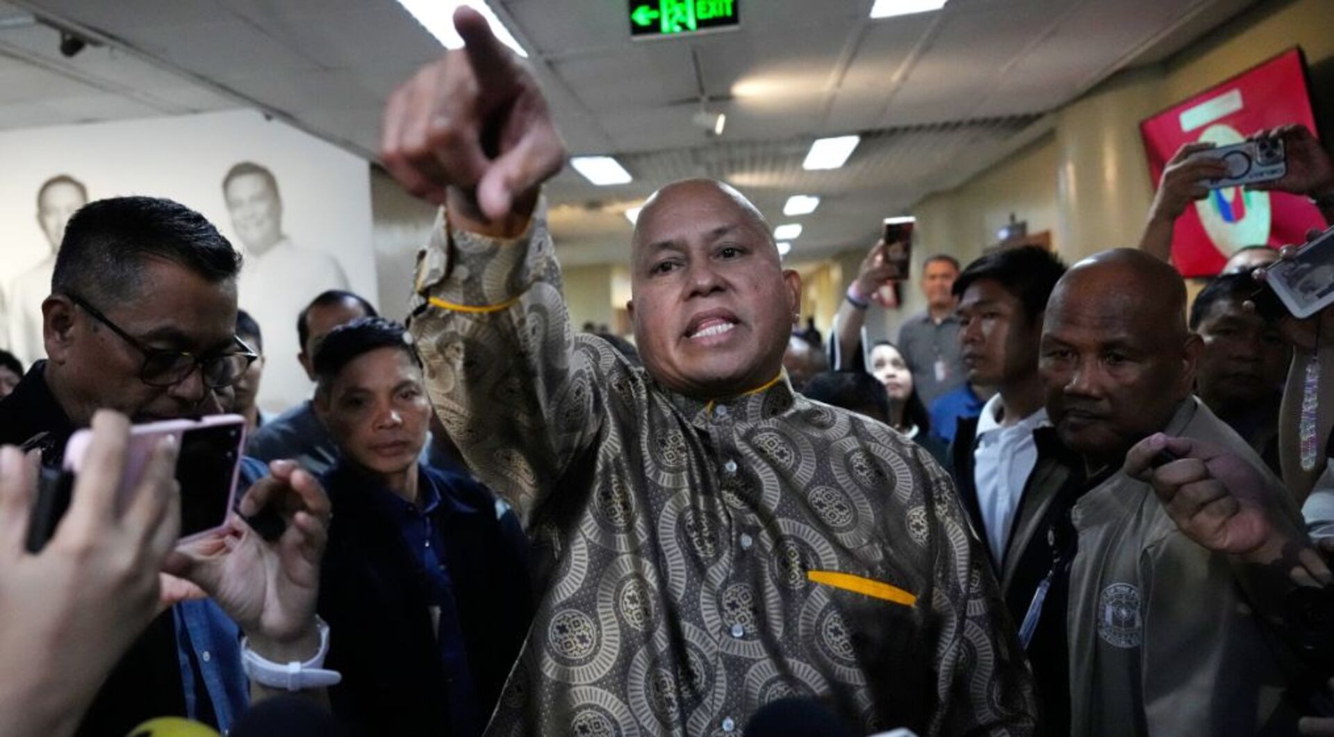 Video thumbnail for Philippine senator wanted by ICC escapes after shootout inside Senate building