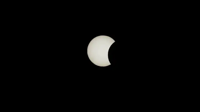 Video thumbnail for Spain: Astronomy enthusiasts observe partial solar eclipse in Canary Islands.
