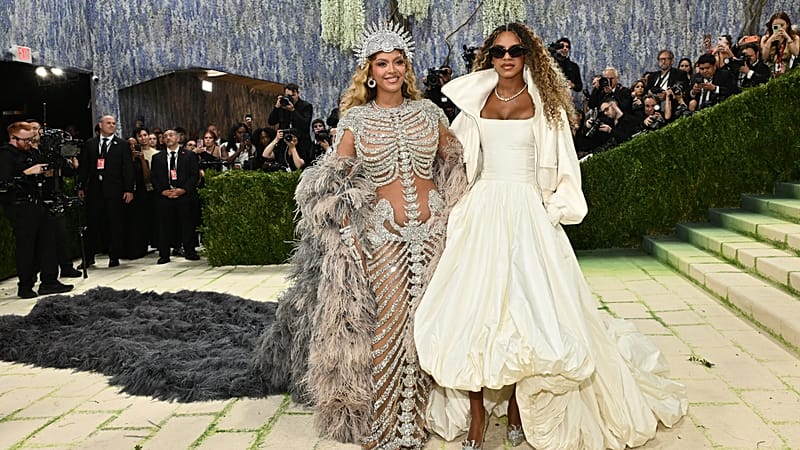 Video thumbnail for Stars turning fashion into art at New York's annual Met Gala