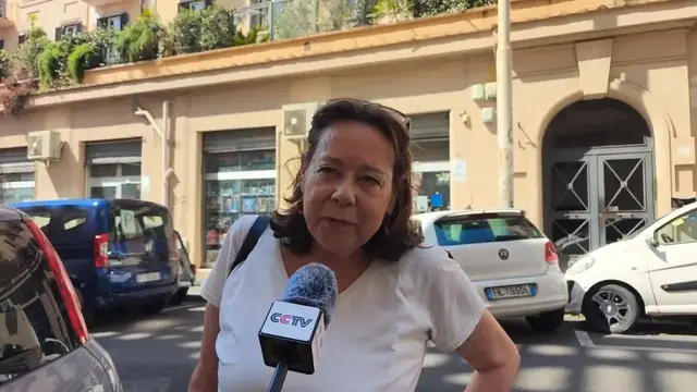 Video thumbnail for Italy: Italians endure unbearably high temperatures as heatwaves sweep Europe.