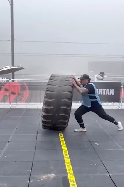 Video thumbnail for Most static tyre flips in one minute (male) - 14 by Yang Wei
