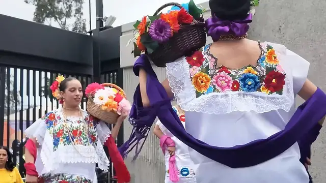 Video thumbnail for Mexico: Fans gather outside Mexico City Stadium ahead of Mexico-England match.