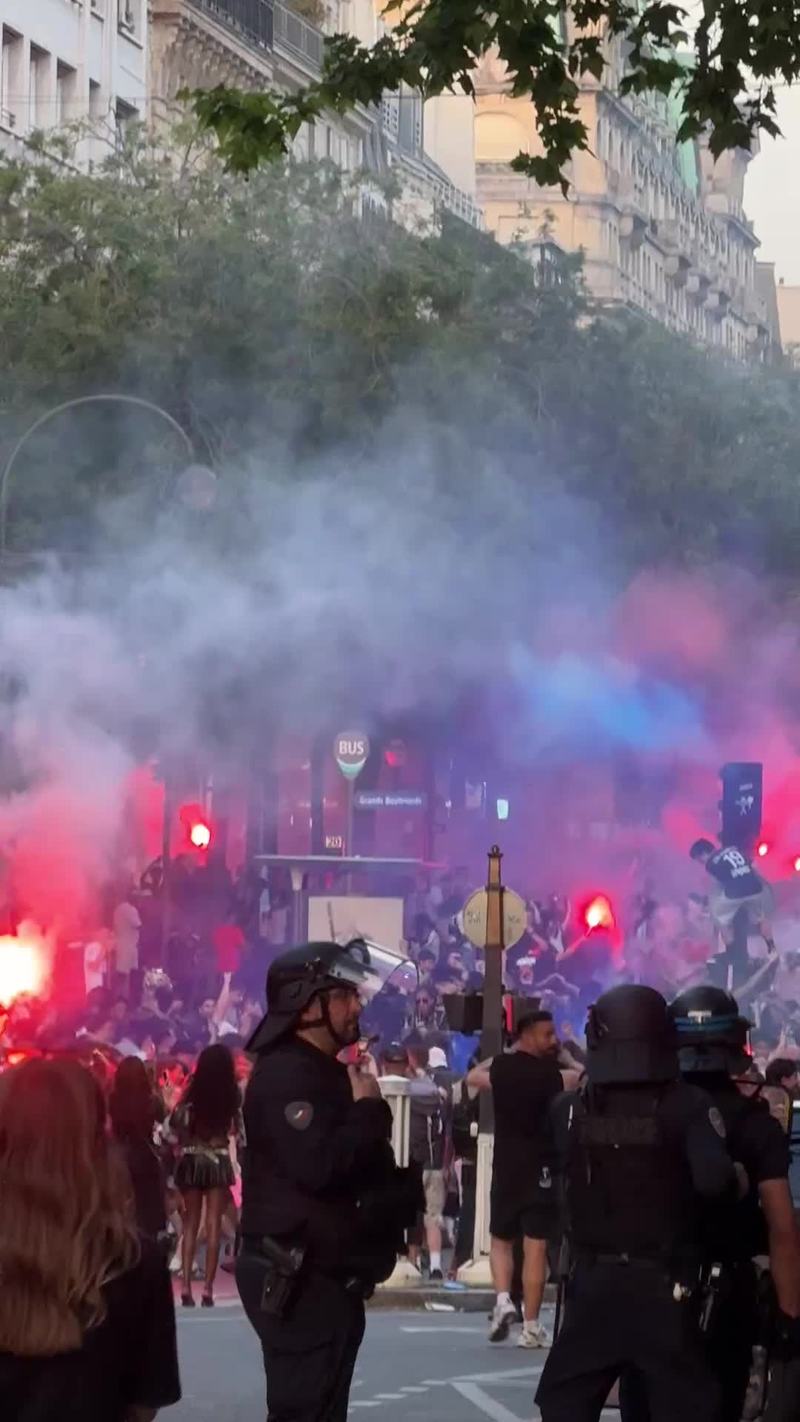 Video thumbnail for Wild Paris Streets after PSG Championship Victory