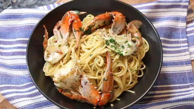 Video thumbnail for Limoncello Crab Scampi Recipe
