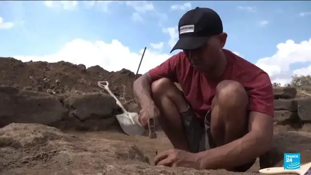 'Video thumbnail for Archaeologists find possible artefacts of oldest known Wallacean hominids in Indonesia'