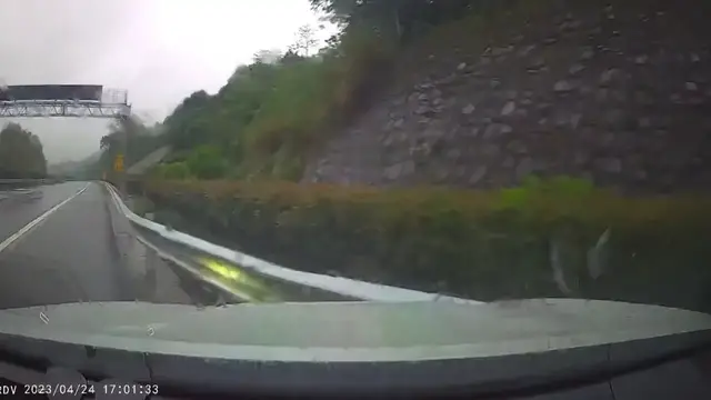 Video thumbnail for Toyota Camry Crash Caught on Dash Cam in Rainy Jiangxi