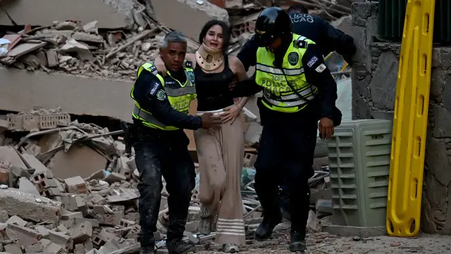 Video thumbnail for Death toll rises to 164 after powerful back-to-back earthquakes in Venezuela