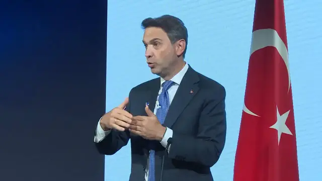 Video thumbnail for US: Türkiye courts global investors in London for energy transition push.