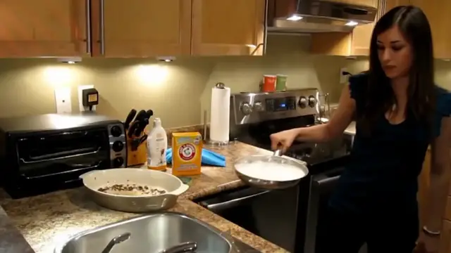 Video thumbnail for How to Clean the Bottom of a Pot or Pan_(720P_HD)