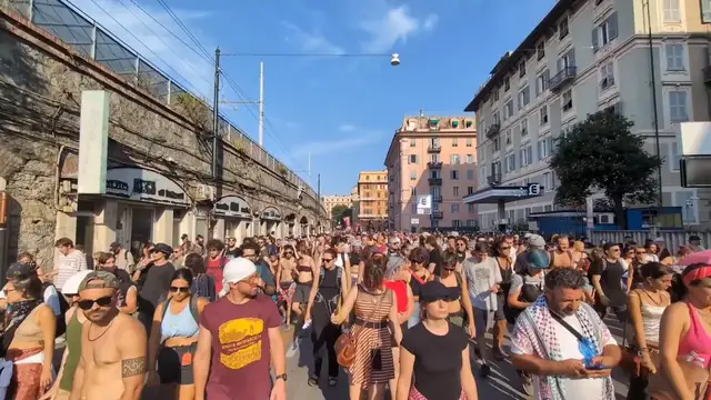 Video thumbnail for Italy: Demonstrators march in Genoa on 25th anniversary of G8 Summit.