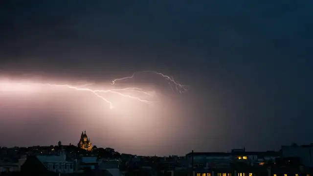 Video thumbnail for Violent storms rip through Paris