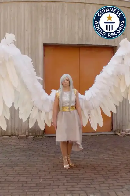 Video thumbnail for Soaring high, Arianna's record-breaking cosplay wings
