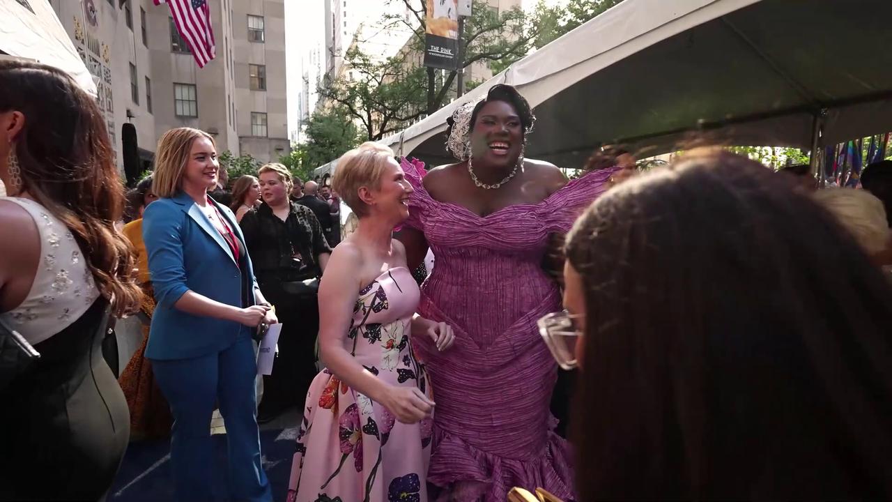 Video thumbnail for UNCAPTIONED: Qween Jean becomes first openly trans woman to win Tony Award.