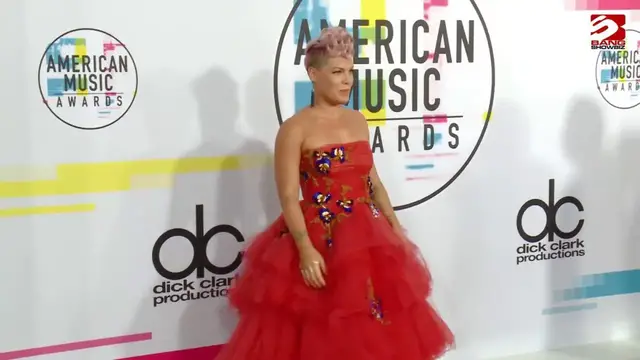 Video thumbnail for Pink claims she is 'lonely' after blasting Macklemore