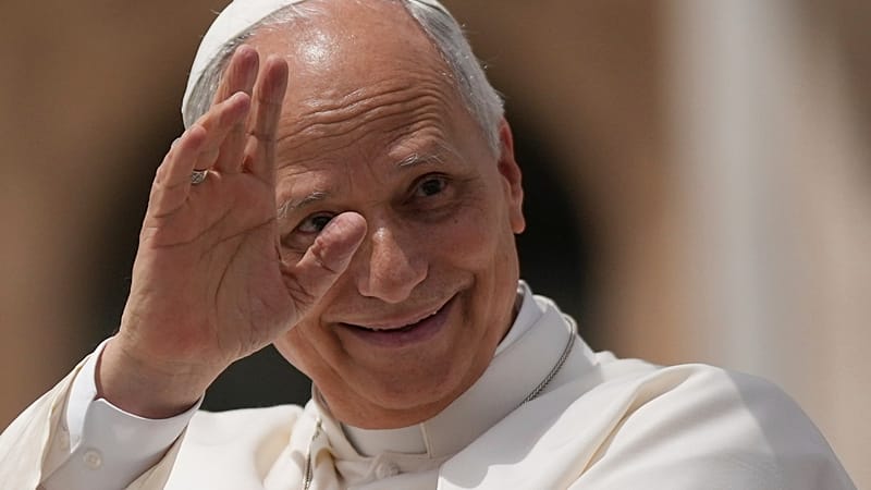 Video thumbnail for Madrid shelter prepares for Papal visit