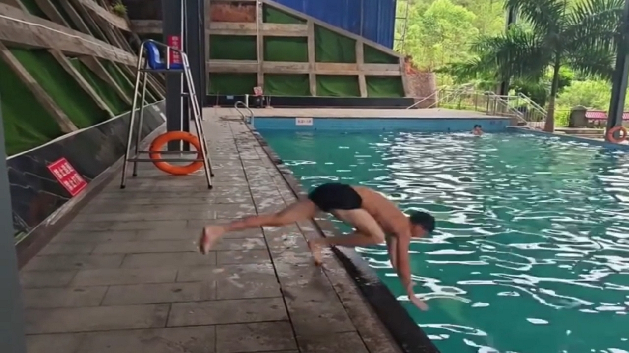 Video thumbnail for Epic Pool Slip Gone Wrong in Guangdong!
