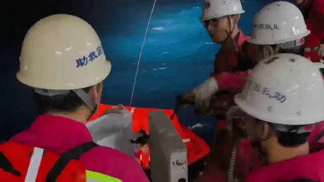 Video thumbnail for China: 46 rescued after Vietnamese ship sinks in South China Sea.