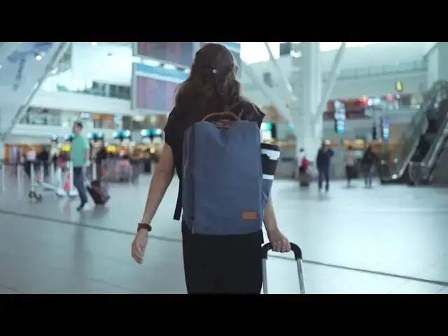 Video thumbnail for Incredible Plane Touchdown During Heavy Cross