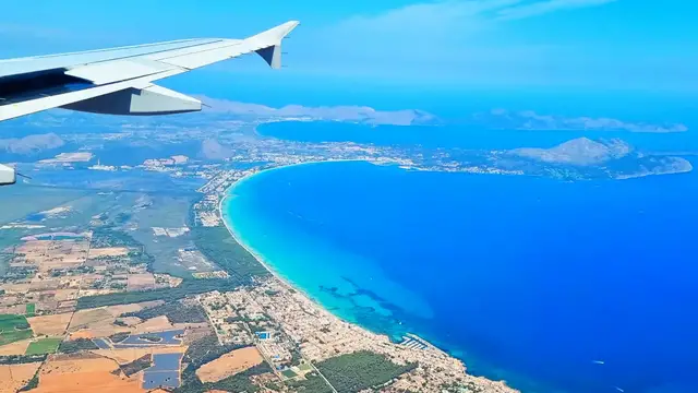 Video thumbnail for Stunning aerial view of Mallorca - approach and landing