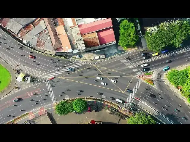 Video thumbnail for BIRDSEYE VIEW OF A BUSY ROAD